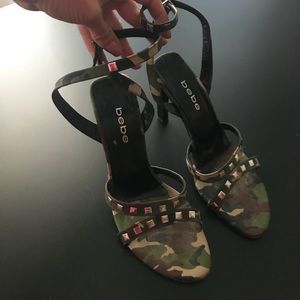 BeBe size 8 camouflage heels